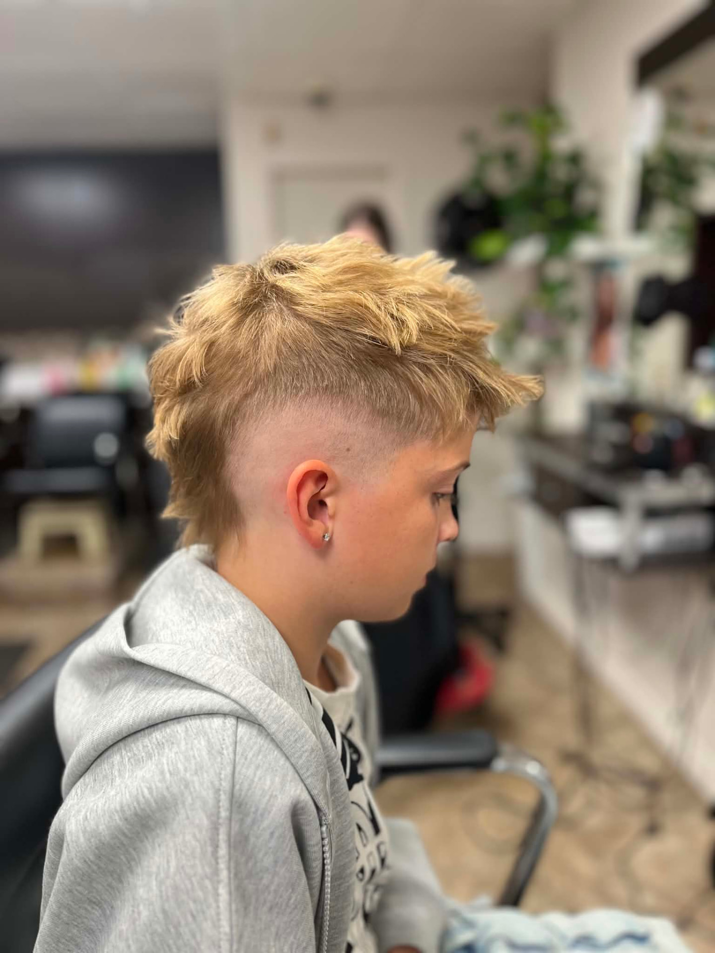 Coupe moderne pour garçon