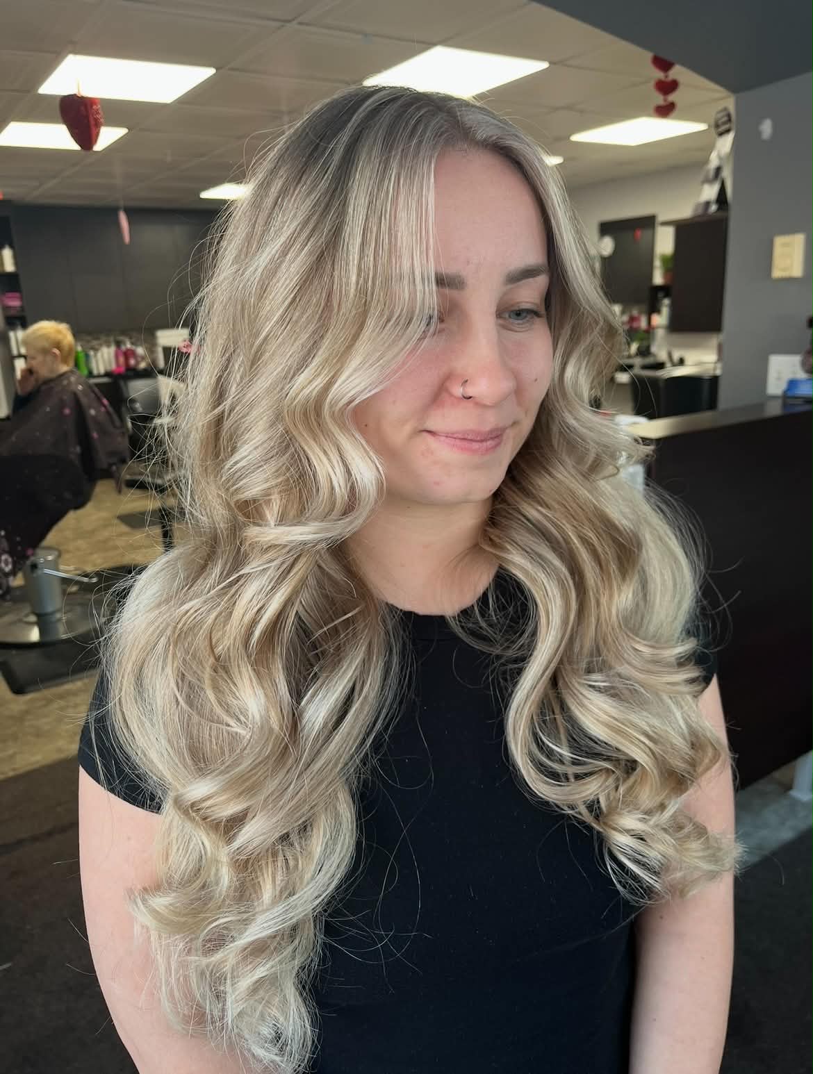 Cheveux blonds aux ondulations douces